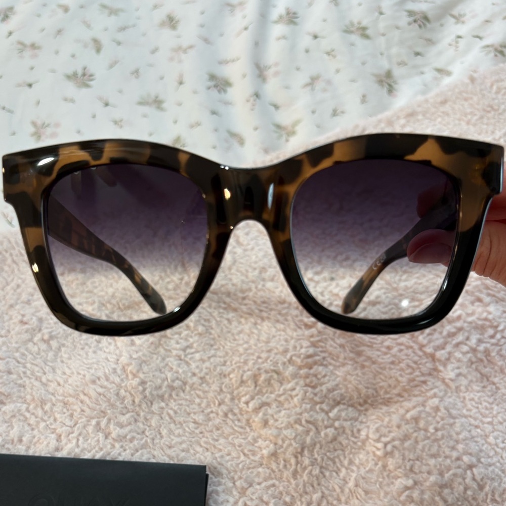 Quay Australia Black Sunglasses - Picture 2 of 5